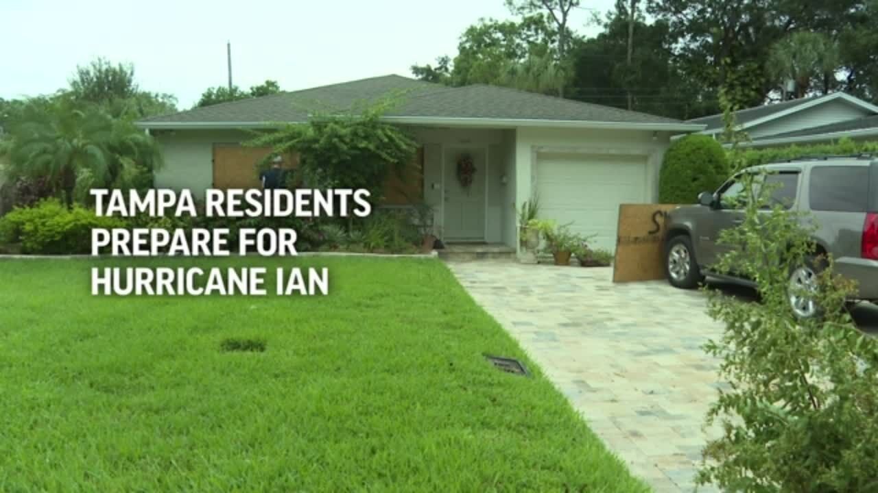 Tampa residents prepare for Hurricane Ian